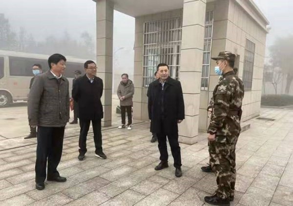县四大班子主要领导开展春节送温暖活动